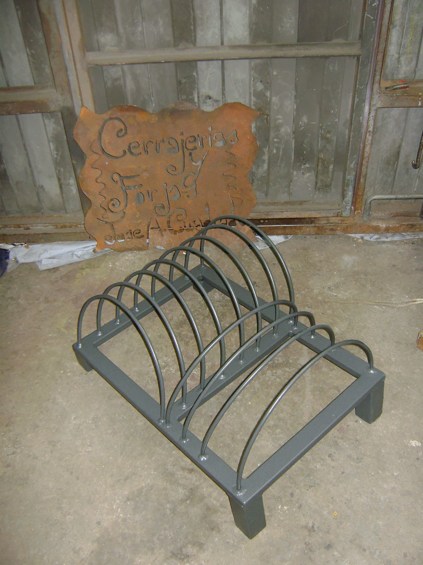 Bastidor soporte de paelleras, lacado al horno en gris grafito estándar