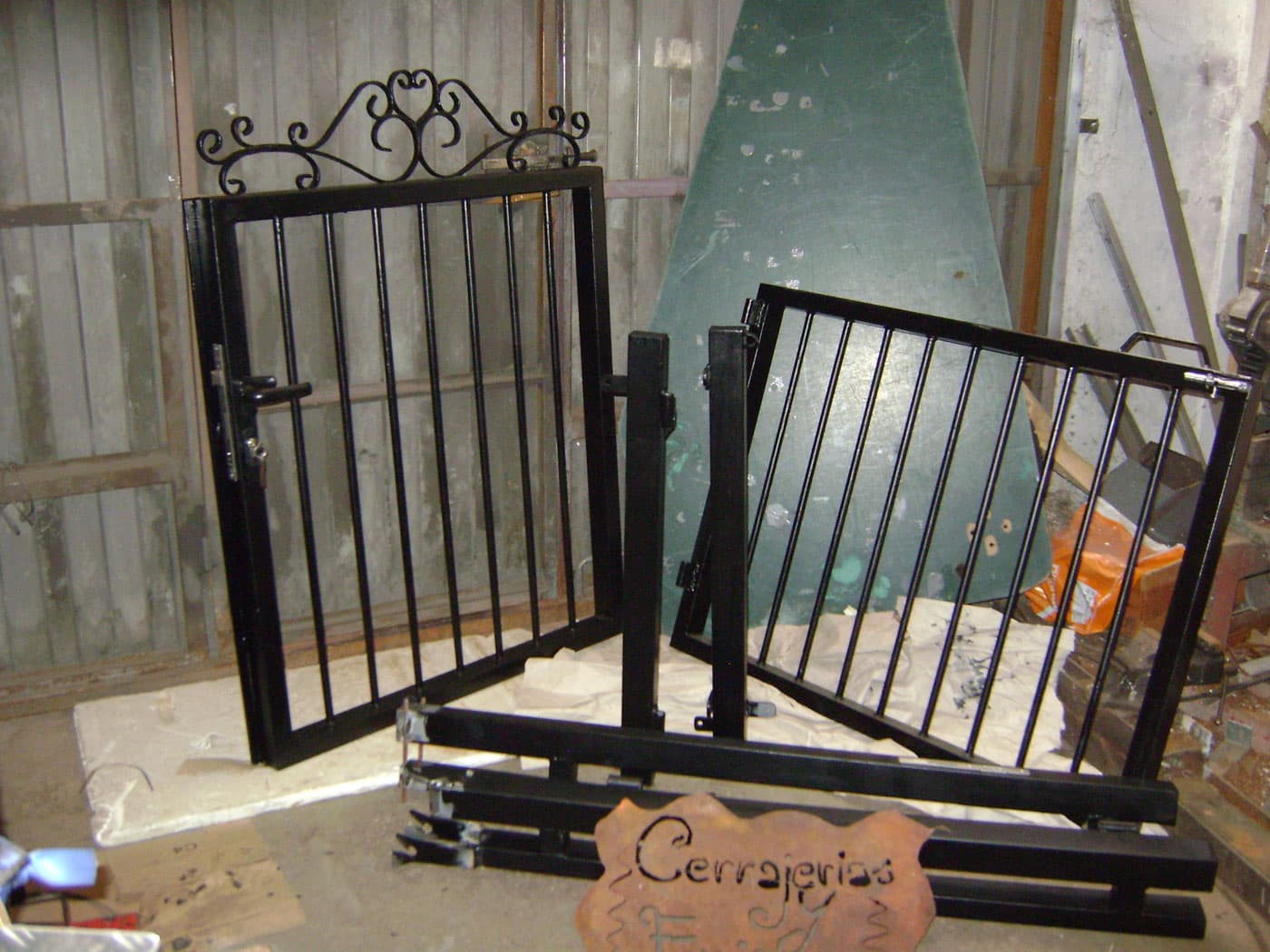 Cancelas con adornos de forja y lisas, a elegir
