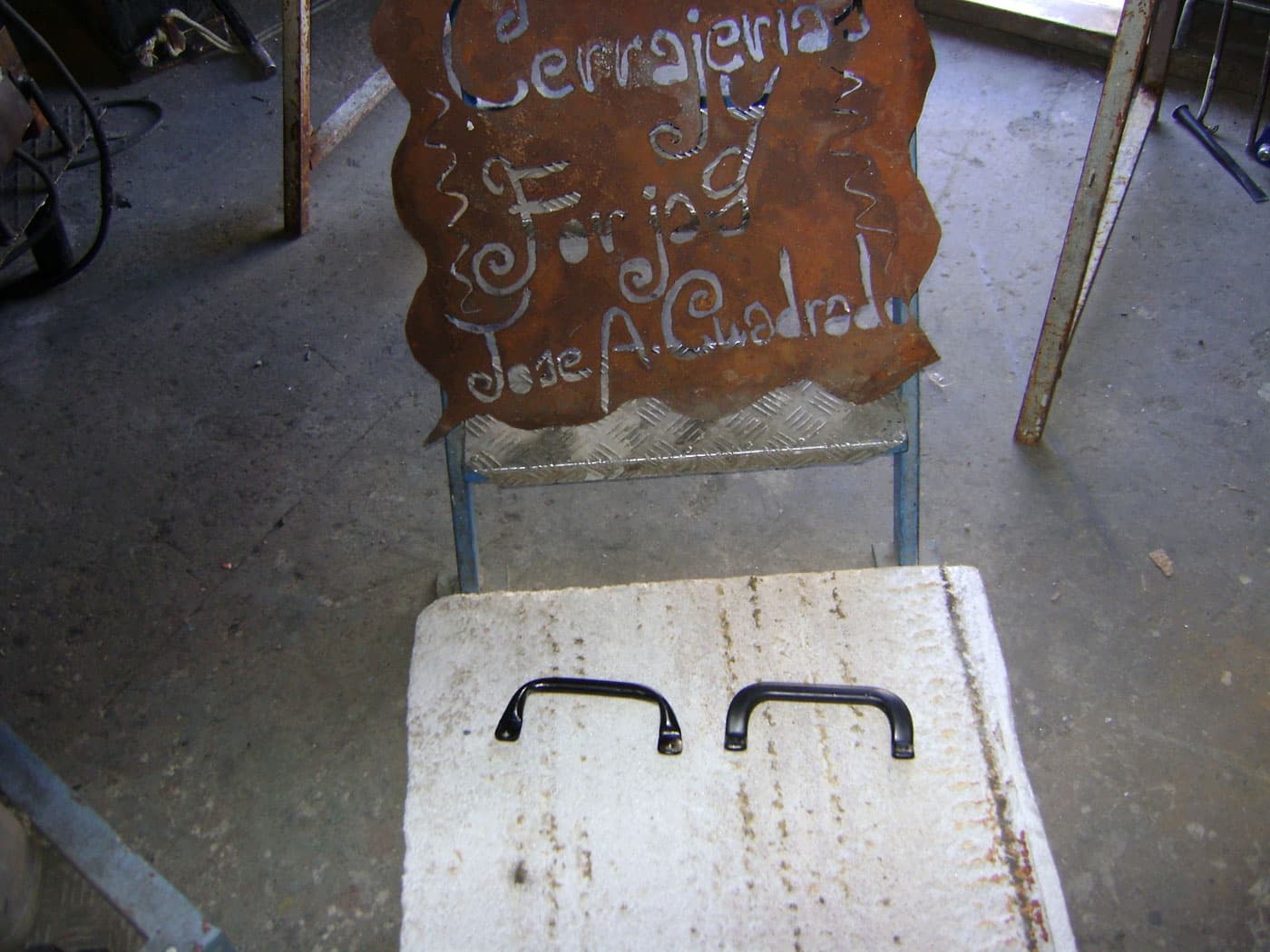 Réplica del tirador de una puerta corredera